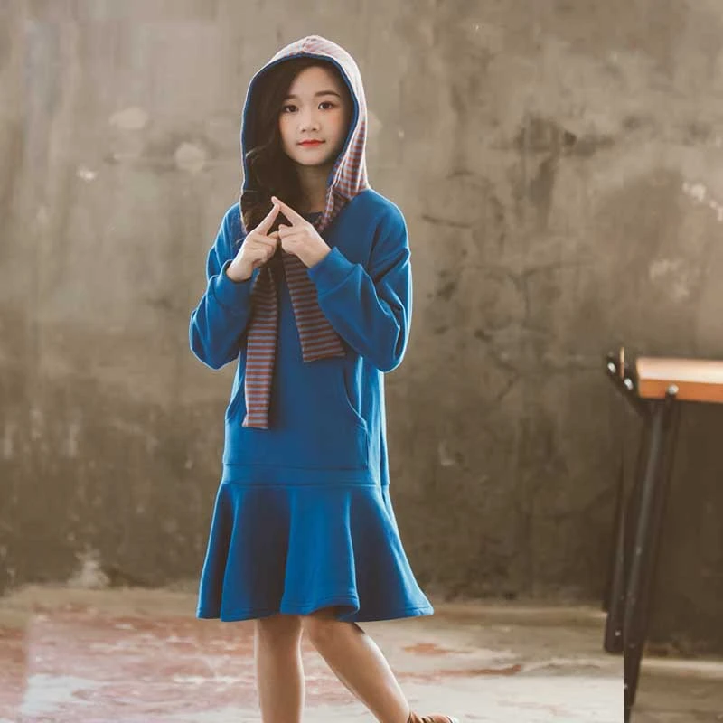 Бархатные платья для девочек-подростков; Зима г.; теплые толстовки с капюшоном; рождественское платье; платье принцессы для мамы и дочки; свитер черного и синего цвета; одежда