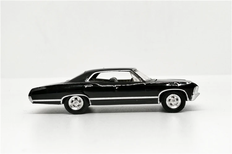 Зеленый светильник 1: 64 Chevrolet Impala Sport Sedan 1967 бутик сплава автомобиля игрушки для детей Детские игрушки модель оптом