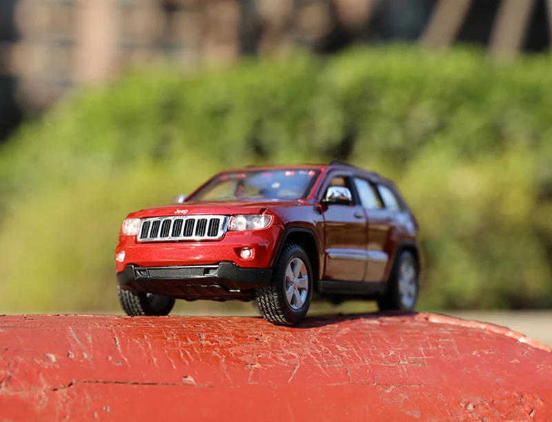 Детские игрушки Maisto 3 цвета 1/24 Литой Сплав 2011 Jeep Grand Cherokee золотой белый красный 1:24 Модель автомобиля игрушки для мальчиков подарок