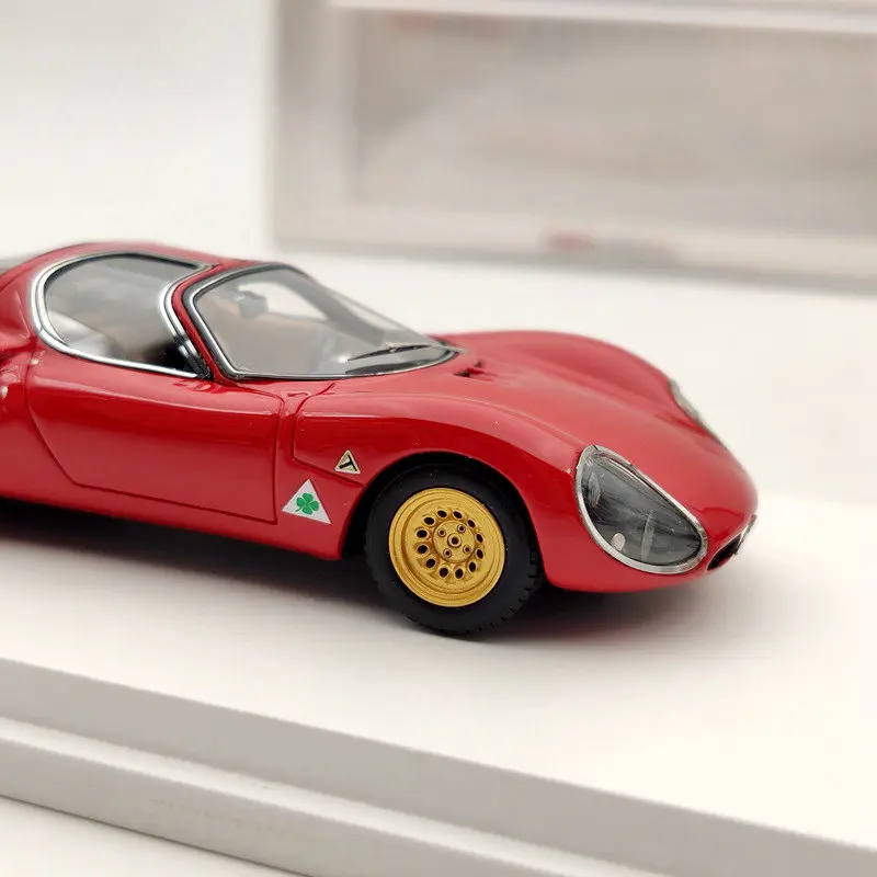 Создан в качестве уличной версии гоночного автомобиля Alfa Romeo Tipo 33
