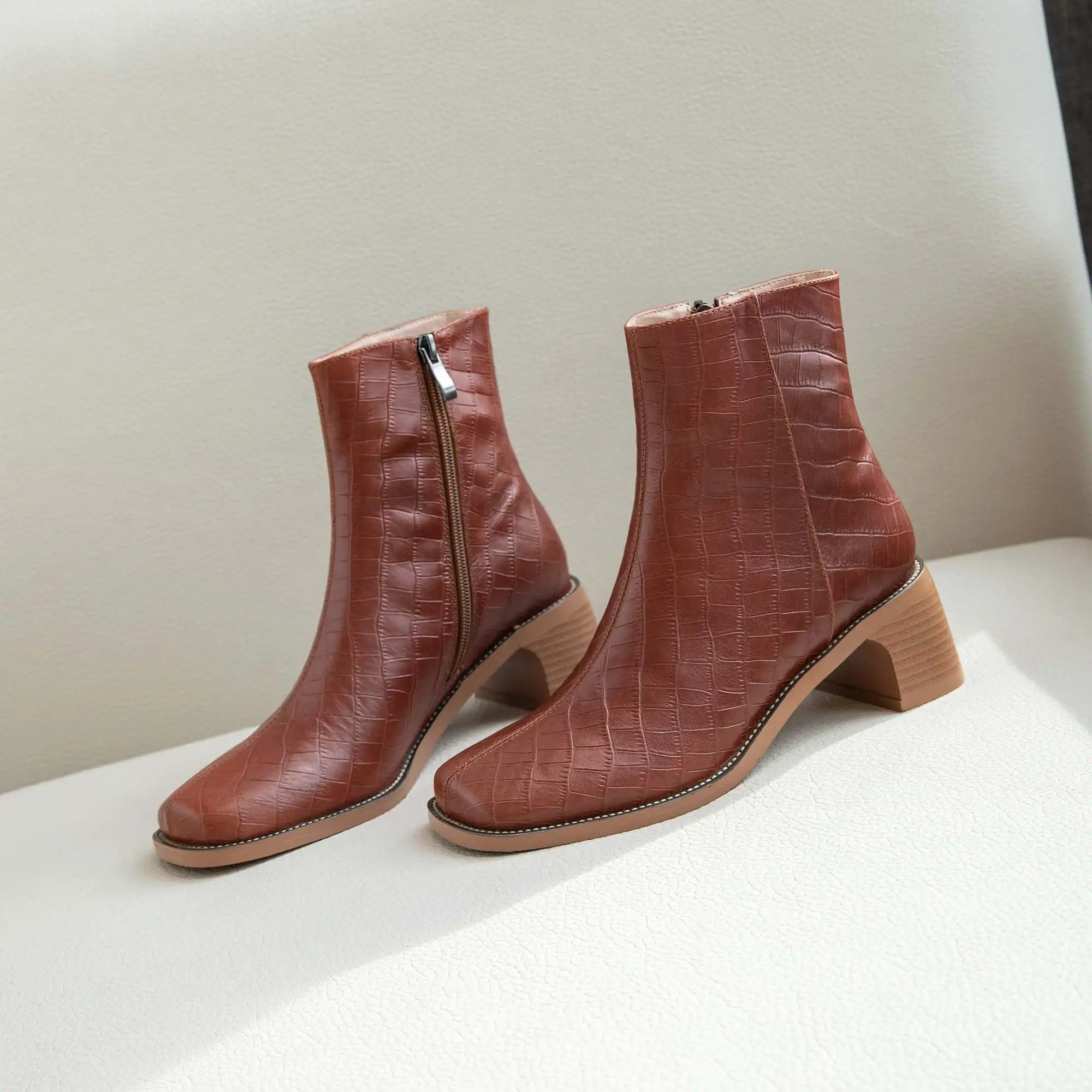 Krazing pot/ г.; Уличная обувь из натуральной кожи с квадратным носком на высоком каблуке; Зимние Теплые ботильоны «Челси» на молнии в британском стиле; l01