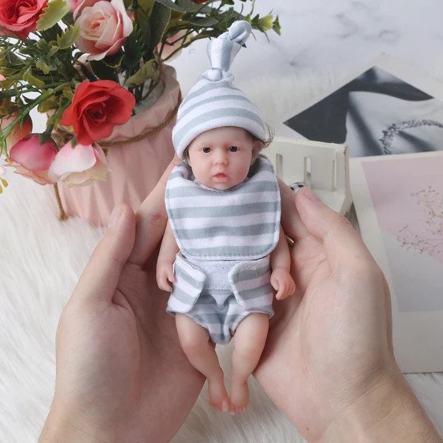 Compra online de Feito à mão real olhando realista bebê recém