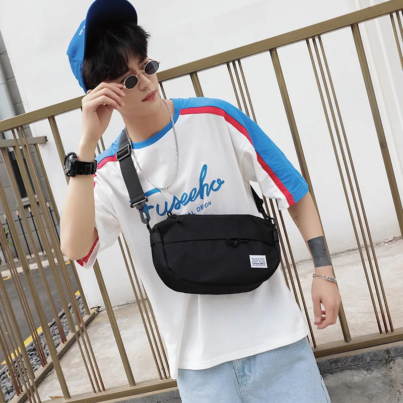 

In 2019, the trendy men hit the back and ride the backside satchel, the couple street satchel, the new one-shoulder bag