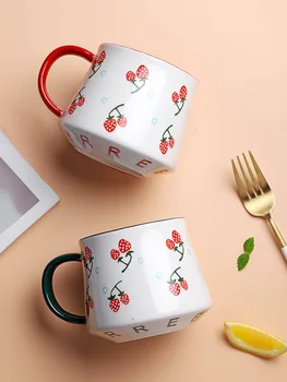 

Creative White Strawberry Painted Coffee Mug Ceramic Cute Kids Cup Porcelain Japanese Ceramic Mug Hand Painted Mugs 2020 II50MKB