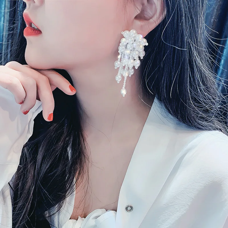 Блестящие боковые новые женские модные брендовые ювелирные изделия жемчужные цветочные серьги-гвоздики для женщин подарок элегантные серьги с кисточками