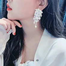 Блестящие боковые новые женские модные брендовые ювелирные изделия жемчужные цветочные серьги-гвоздики для женщин подарок элегантные серьги с кисточками