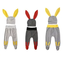 Новинка; милая, для младенцев-мальчиков и девочек Полосатые наряды ног брюки с длинными ушками на капюшоне, одежда 2 предмета в комплекте