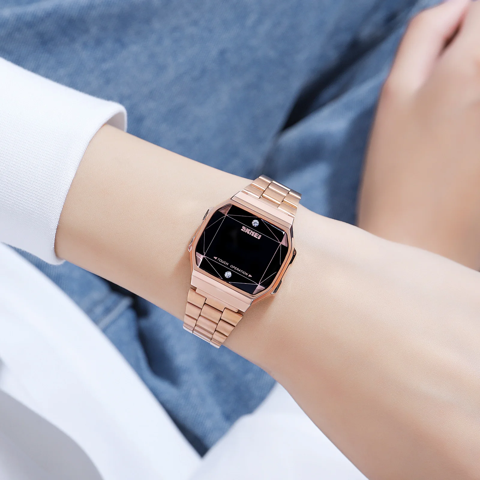 SKMEI موضة Creativite الذهب الأسود LED اللمس النساء الساعات الفاخرة عادية مقاوم للماء السيدات ساعة اليد الرقمية Reloj Mujer 2