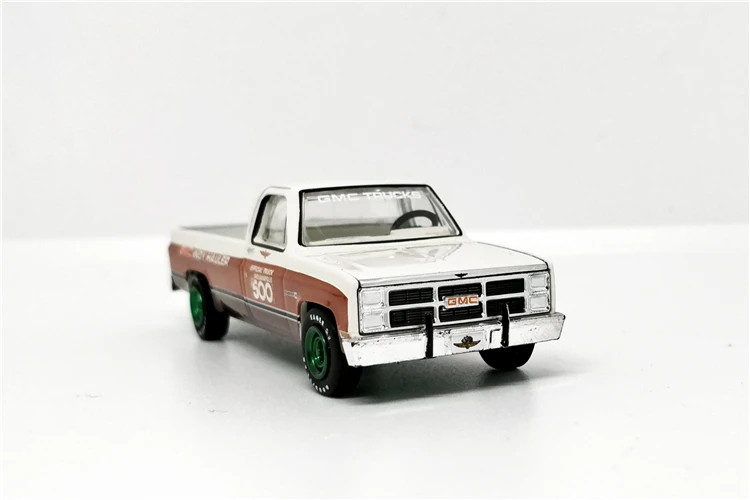 Greenlight 1: 64 GMC 1983 Сьерра-Классический 1500 67th Инди 500 гоночный грузовик Палочки, купив зеленые машины без коробки