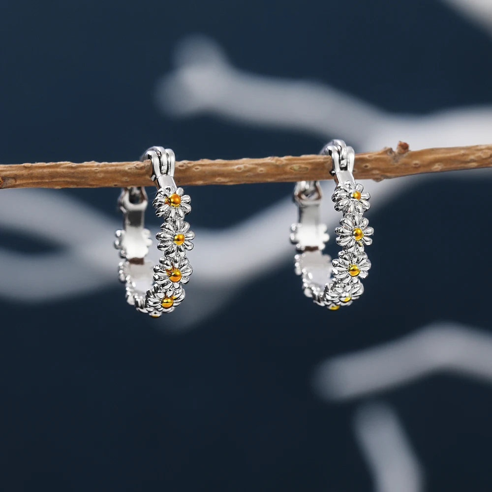 Huitan Delicate Daisy Round Hoop Earring Versatile Women Accessories Gift Romantic Bridal Marriage Earring Statement Jewelry Hot