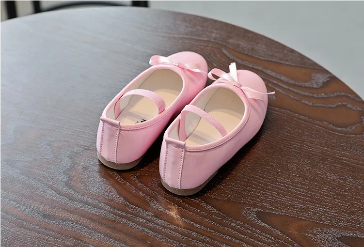 Весенняя обувь для девочек; модная обувь принцессы без шнуровки; Детские кроссовки; кожаная обувь; детская обувь; тонкие туфли для девочек; школьная обувь на плоской подошве