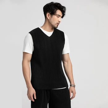 

EWQ / men's wear pleated tops for male Japanese stretch fabric sleeveless casual V-neck vest all-match waistcoat 9Y3053 JE010