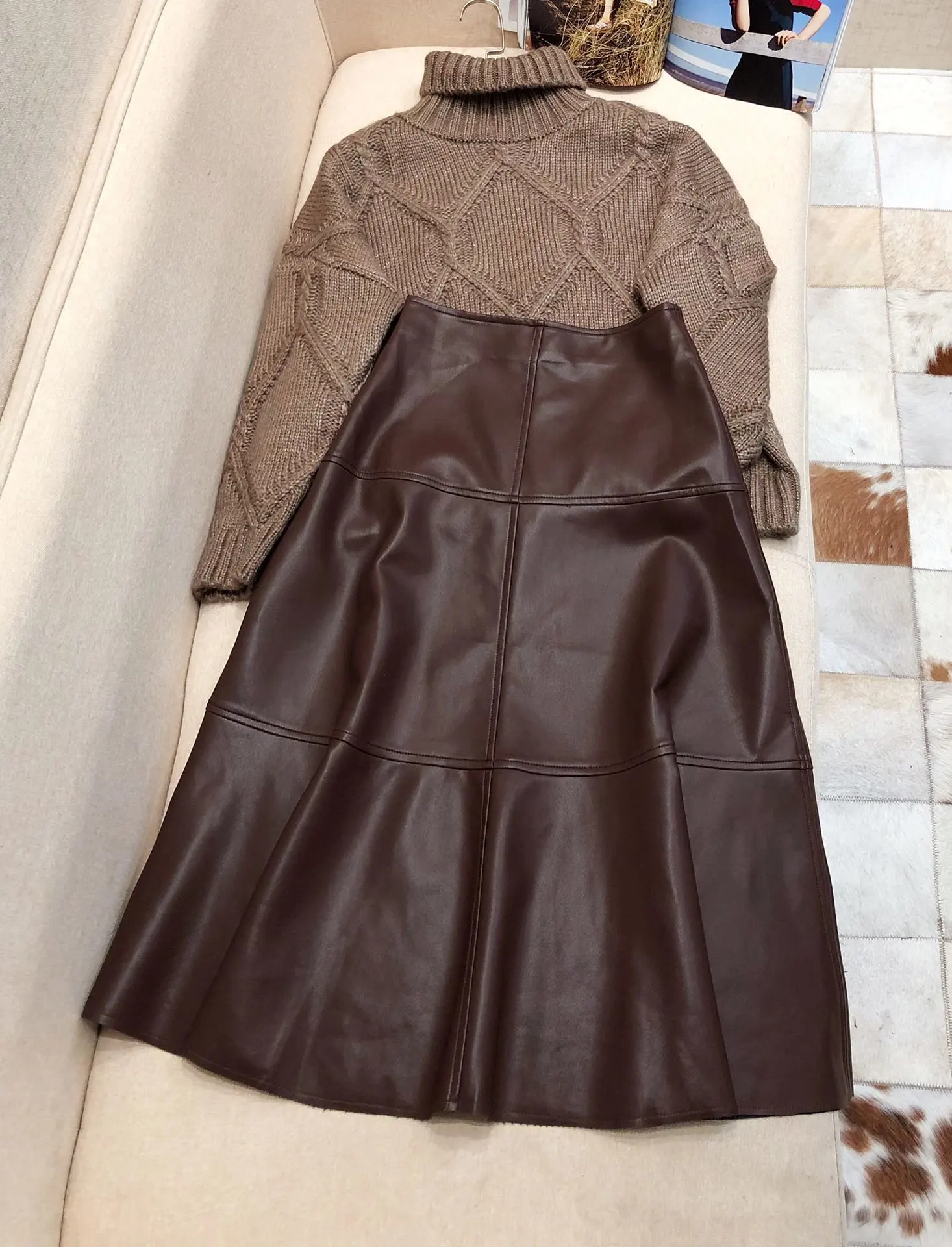 Женский модный костюм, свитер с ромбовидным воротником+ кожаная юбка на молнии сзади, комплект из 2 предметов, 1029