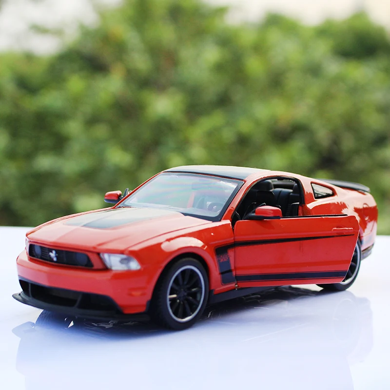 Моделирующая модель автомобиля Maisto 1:24 Ford Mustang BOSS серии 302 из сплава поделки