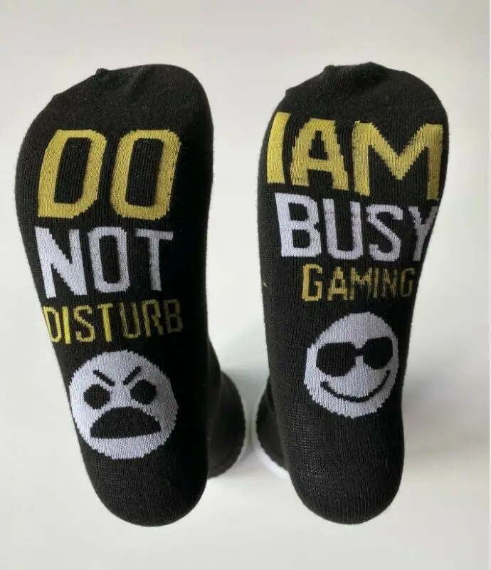 Мягкие эластичные удобные носки до середины икры с надписью «Не беспокоить»
