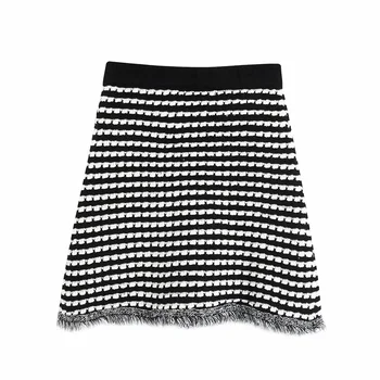 

2020 Summer Women's New Retro High Waist Pocket Jewelry Button Decoration Frayed Knit Skirt Elastic Waist Tassel Mini Skirt