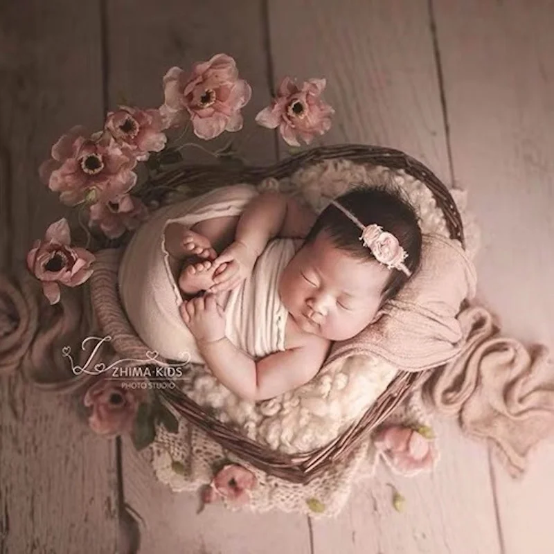 Handmade Rattan Basket Newborn Baby Photography Props Baby Boy Girl Valentine's Day Photo Shoot Studio posing Love Heart Basket