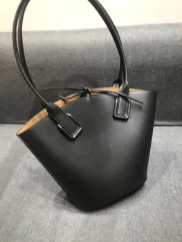 

2019 New Bucket Bag Simple Casual Leather Female Bag Shake Sound The Same Large-capacity Shoulder-carrying Basket Bag