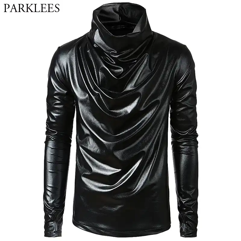 camiseta negra cuello alto hombre