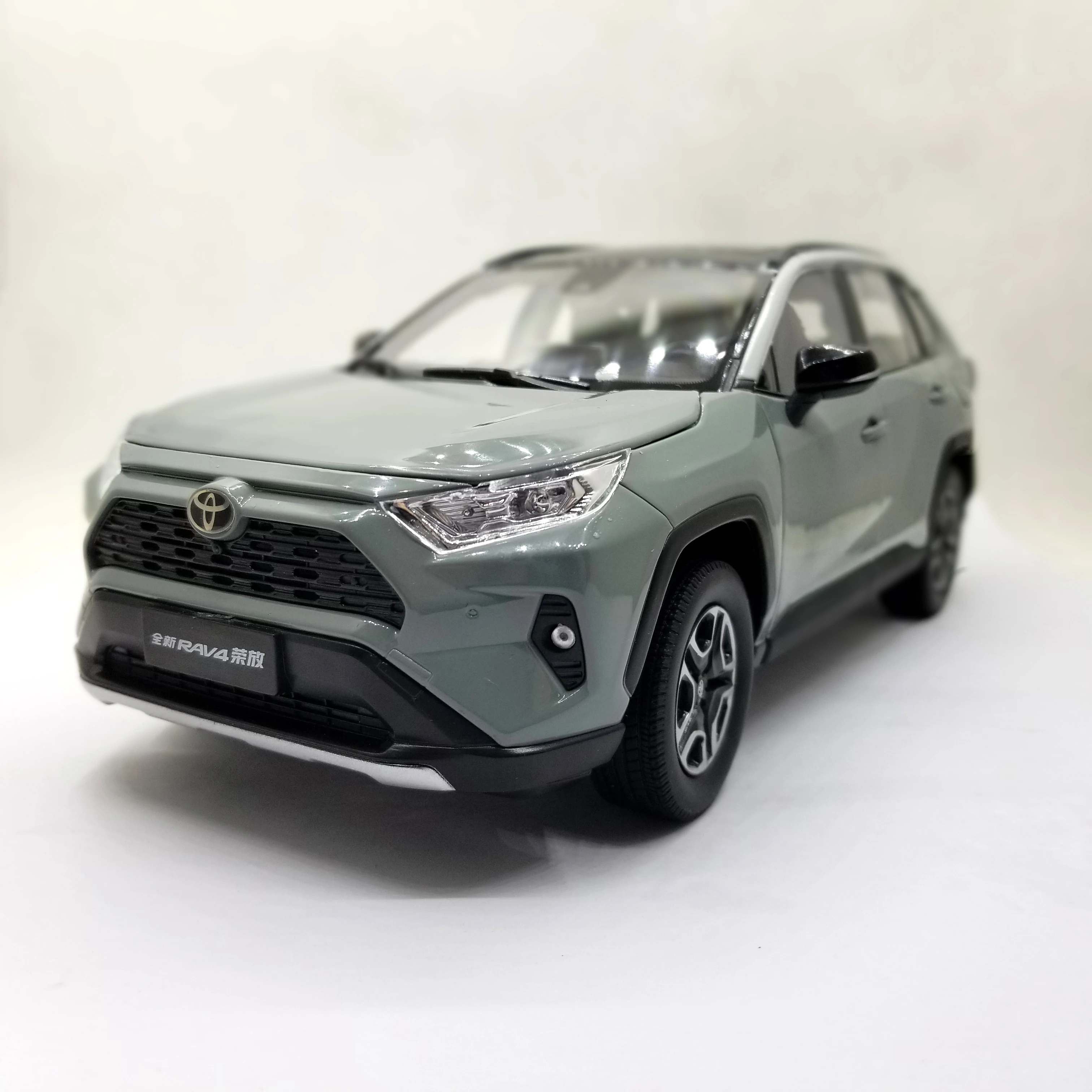 1:18 литая модель для Toyota RAV4 2020 серый SUV игрушечный автомобиль из сплава