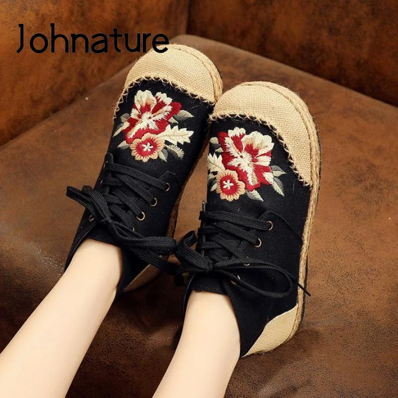 Женские ботинки с вышивкой Johnature разноцветные ботильоны на платформе и плоской