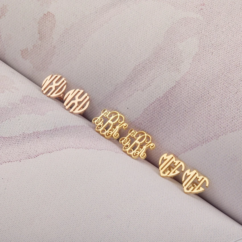 Pendientes de monograma bohemios para mujer, joyería personalizada de acero inoxidable con iniciales de corazón redondo, aretes de tuerca personalizados