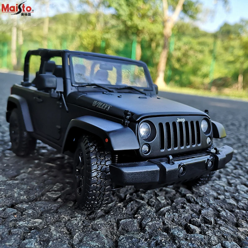 Maisto 1:18 New cool black Jeep Wrangler off-road vehicle simulation alloy car model Collection Gift toy 1 32 jeeps wrangler rubicon 1941 off road alloy car diecasts