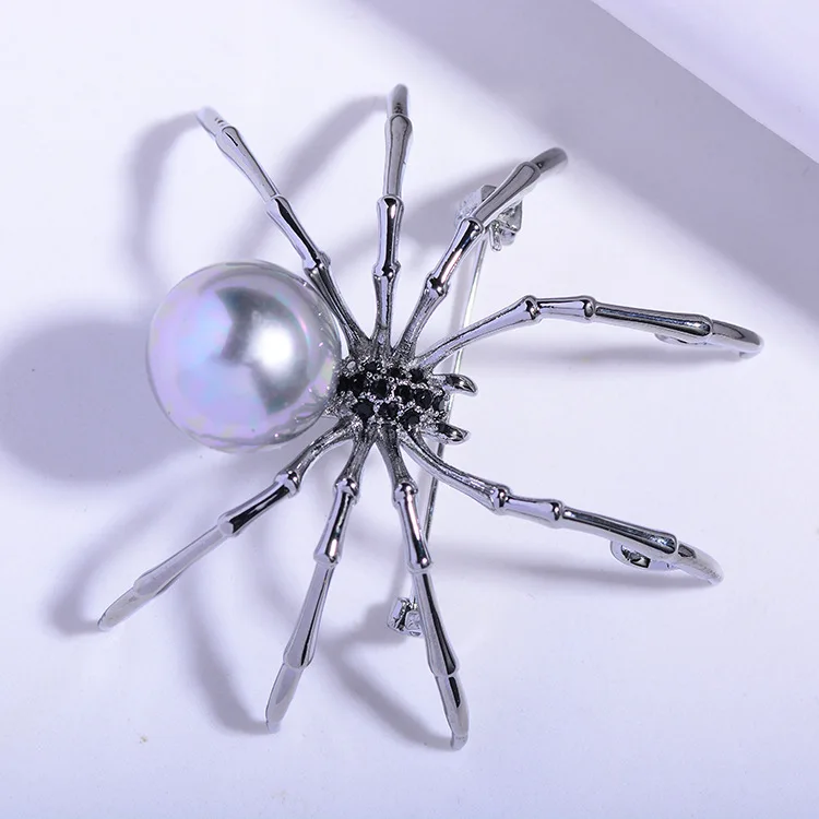 蜘蛛胸针