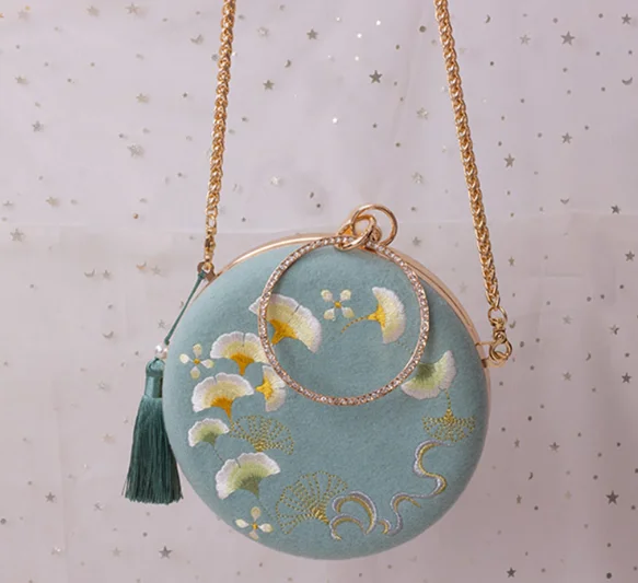 

Angelatracy 2019 New Arrival Chinese Cheongsam Fresh Embroidery Ginkgo Leaf Hanfu Circular Messenger Bag Day Clutch Hand Bags
