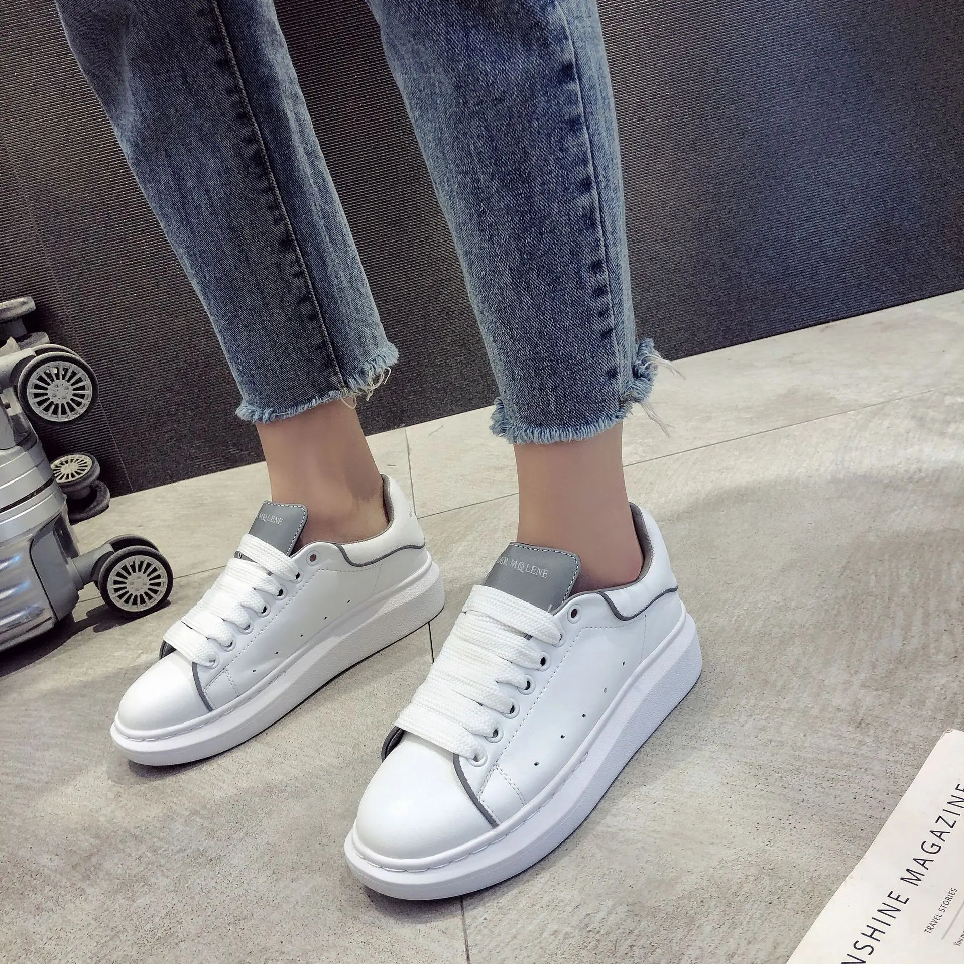 

2019 Spring New Style Trend of Fashion White Shoes round-Toe Lace-up Deep Mouth Mixed Colors Thick Bottomed Women's Reflective S