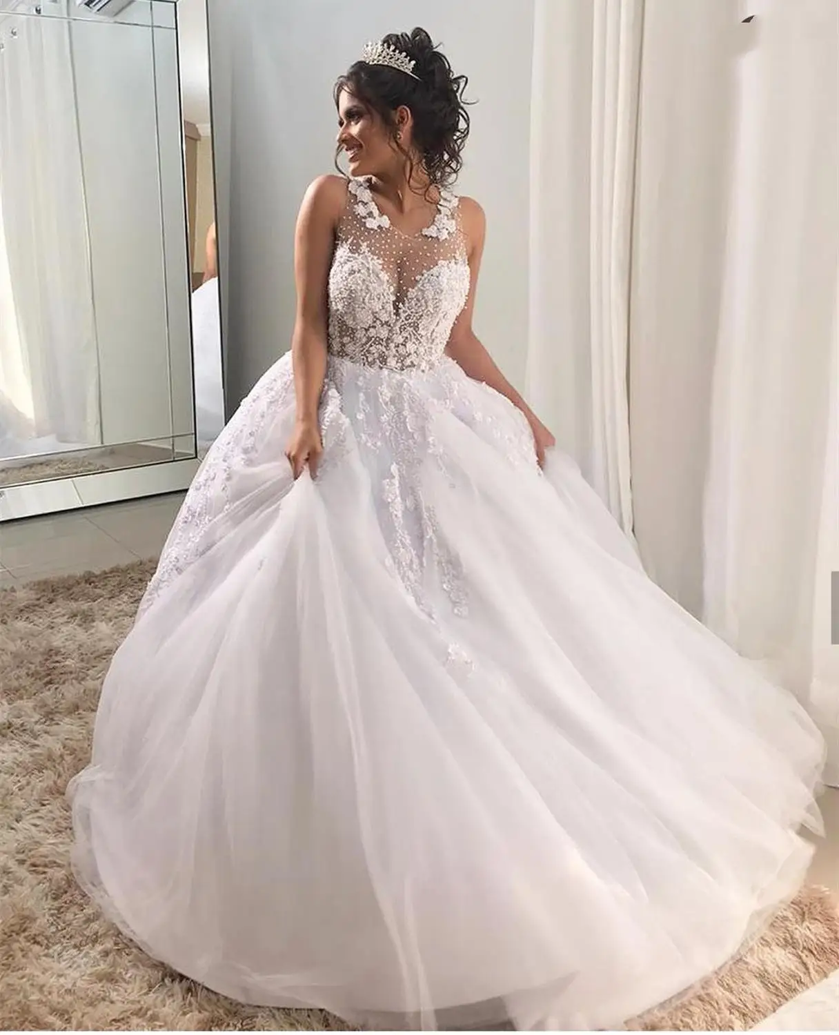 

Wedding Dress 2020 O-Neck Sleeveless Floor Length Ball Gown Shiny Crystal Beading Hand Made Lace Appliques Flowers White