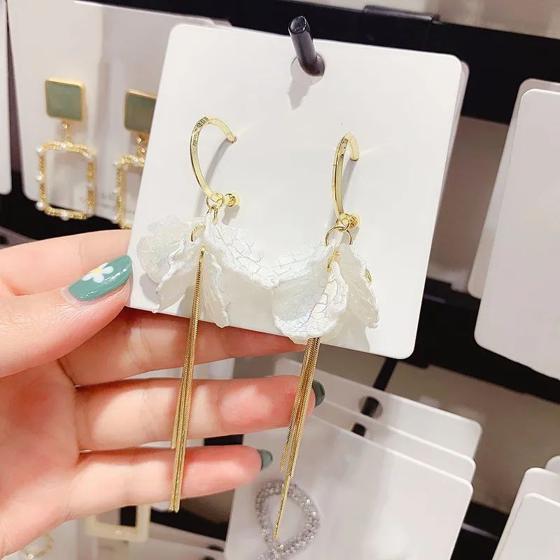 

Dominated fashion multilayer Resin petal shape Women earrings 2019 Contracted long metal tassel joker Drop earrings new