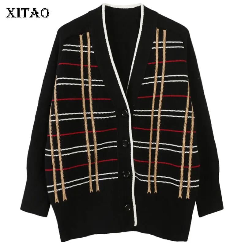 

XITAO Tide V Neck Hit Color Sweater Rolling Plaid Embroidery Full Sleeve Loose Women Clothes 2019 Winter Single Breasted DMY1454