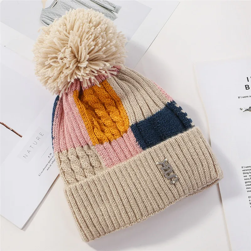 USPOP Новинка, модные зимние Лоскутные шапки skullies с алмазными буквами, женские теплые шапки с подкладкой из плотного бархата, вязаные шапки с помпоном