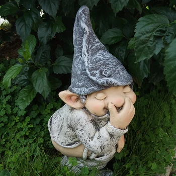 

The elf who is bowel movement ｜defecate is holding his nose with his hand