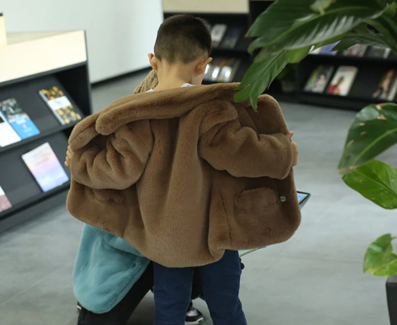 Новые модные зимние куртки для мальчиков Детское пальто с искусственным мехом парка с длинными рукавами плотная теплая верхняя одежда для малышей