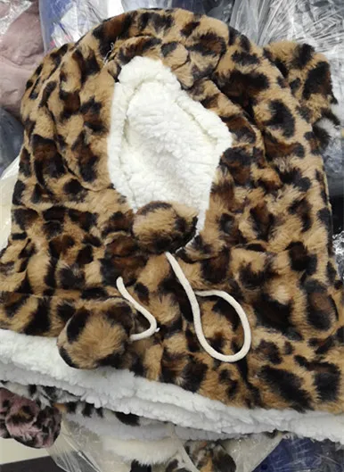 Leopard Khaki Модные ветрозащитные наушники, шаль бини, шапка с помпоном, одноцветная шапка с ушками медведя, зимняя теплая шапка унисекс - Цвет: Leopard Khaki