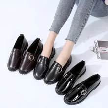 Маленькие кожаные туфли; женская обувь на толстой подошве; лоферы с пряжкой без застежки в британском стиле; сезон осень-зима; Новинка года; стильная женская обувь