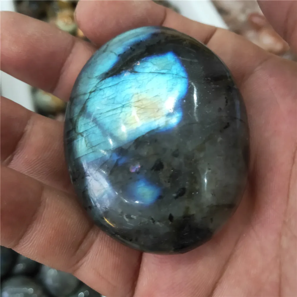 

Flat - bottomed plain elongated natural gemstone gemstone processing blue amphibole raw stone