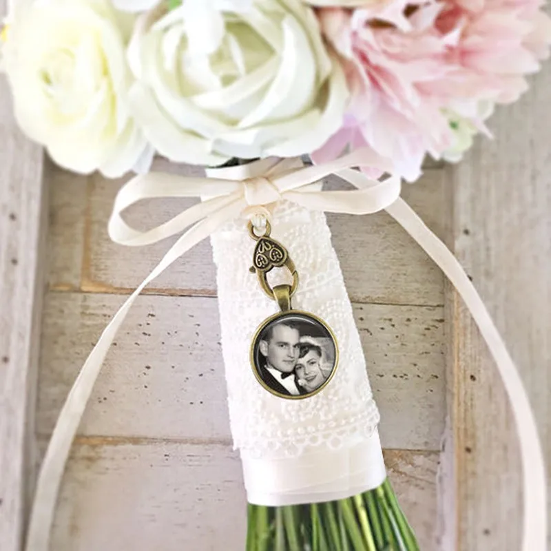  Wedding Bouquet Charm, Bouquet Charms for Wedding Memory,  Bridal Lacy Oval Photo Charm, Memorial Bride Angel Pendant for Bridal  Shower Party, You are Always in My Heart : Home & Kitchen