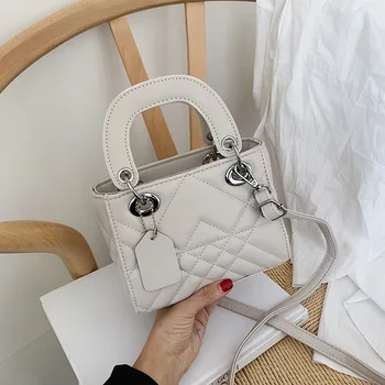 

Korean version of the small bag female 2020 new texture fashion slant small square bag ins wild embroidery shoulder bag