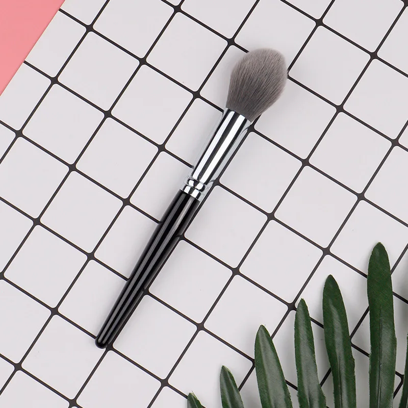 

Soft professional beginner flame high gloss brush Blush Brush Scattered Painting Professional Makeup Tools 1 pcs