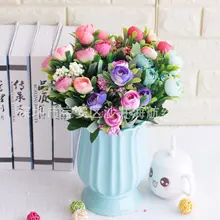 Artificial europeu-estilo pequeno rosas decoração floral plástico pode zhuo hua pacote artificial de 6 garfo ou shi cha bud