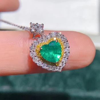 شراءAEAW مجوهرات 18K الذهب الأبيض 0.84ct الطبيعية الزمرد قلادة القلب قطع الأحجار الكريمة الخضراء مجوهرات قلادة نسائية