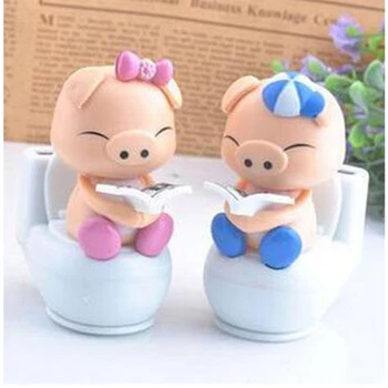 

Solar Power Shaking Head Toy Car Ornaments Pig on Toilet Decompression Dolls Dashborad Decoration Auto Interior Accessories