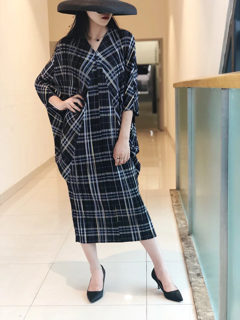 Miyake Плиссированное Платье Новые нерегулярные рукав летучая мышь клетчатые свободные тонкие Большие размеры женские оригинальные
