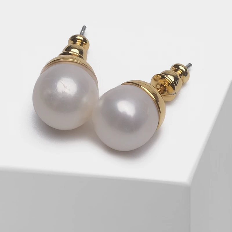 

Natural pearls Large pearl simple stud earrings