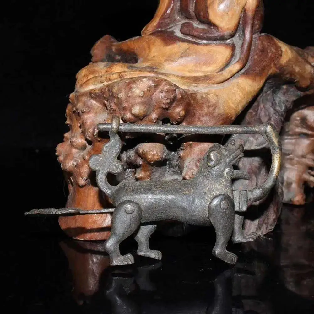 

Exquisite collection Chinese old-style Copper dog statue locks and keys