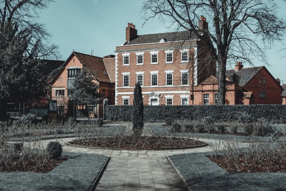 HTB1hBdAXe6sK1RjSsrbq6xbDXXaM