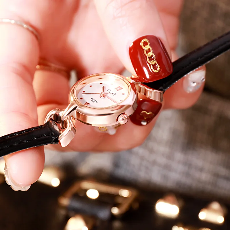 Trendy Fashion Ladies Watch Simple Casual Atmospheric Student Watch Fashion Small Dial Belt Quartz Watch
